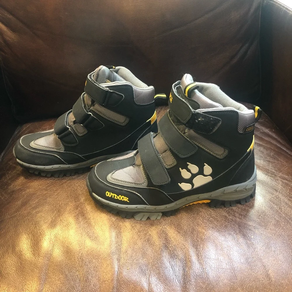 Boys Snowboots - Picture 1 of 7